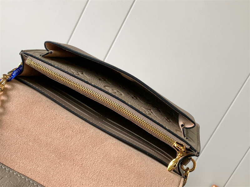  Versatile tote bag carried on shoulder