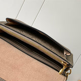  Versatile tote bag carried on shoulder