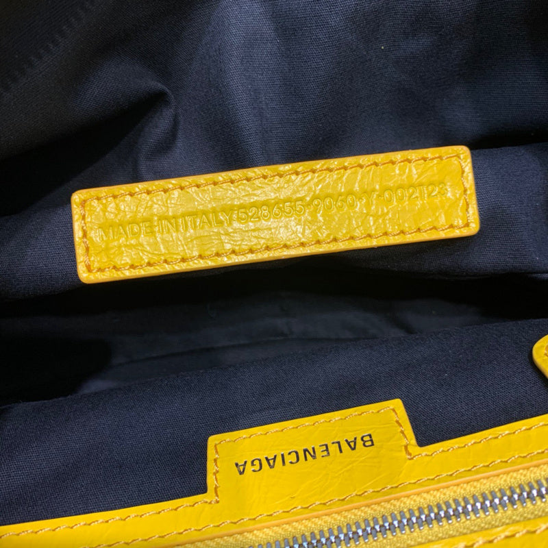 Statement Premium PU Leather Handbag - Premium Craftsmanship Detailing | Women's Everyday Carry Handbag #378 - texture close-up (image 9) of designer-inspired handbag