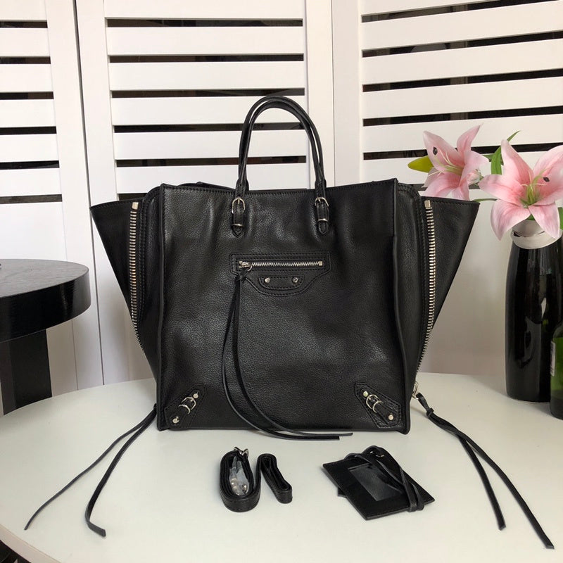 Front view of refined polished women's handbag – women's premium purse