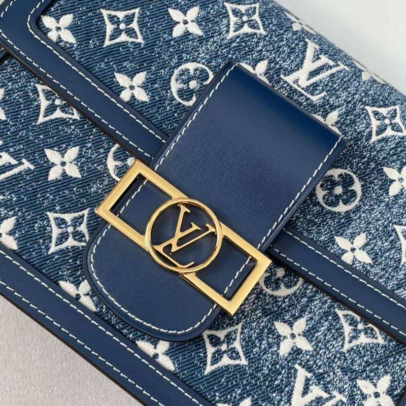 Handle and strap detail of modern elevated women's handbag – women's premium purse