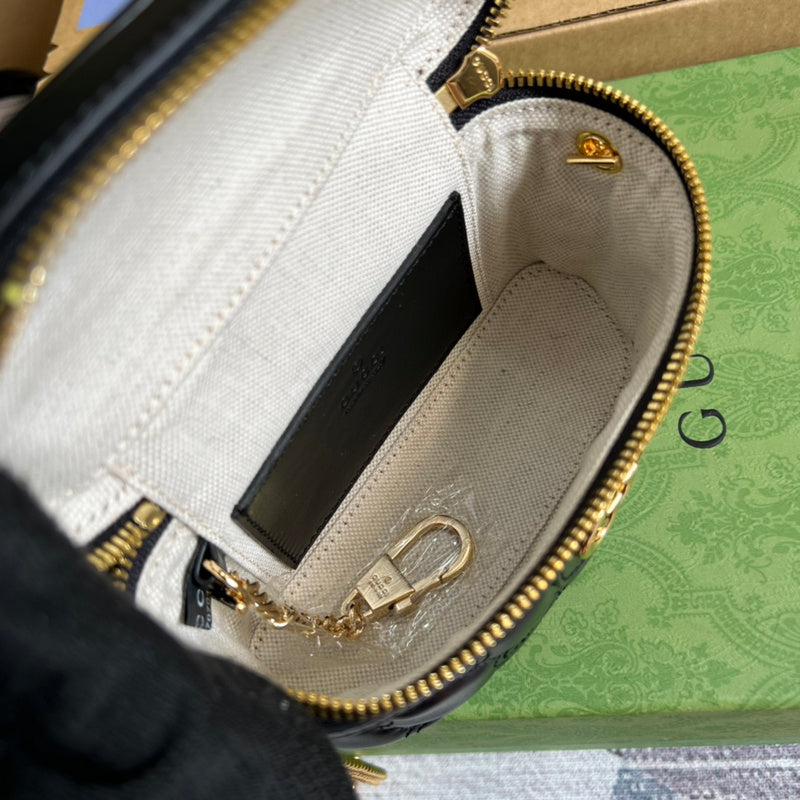 Close-up detail of everyday-luxe modern women's handbag – women's statement bag