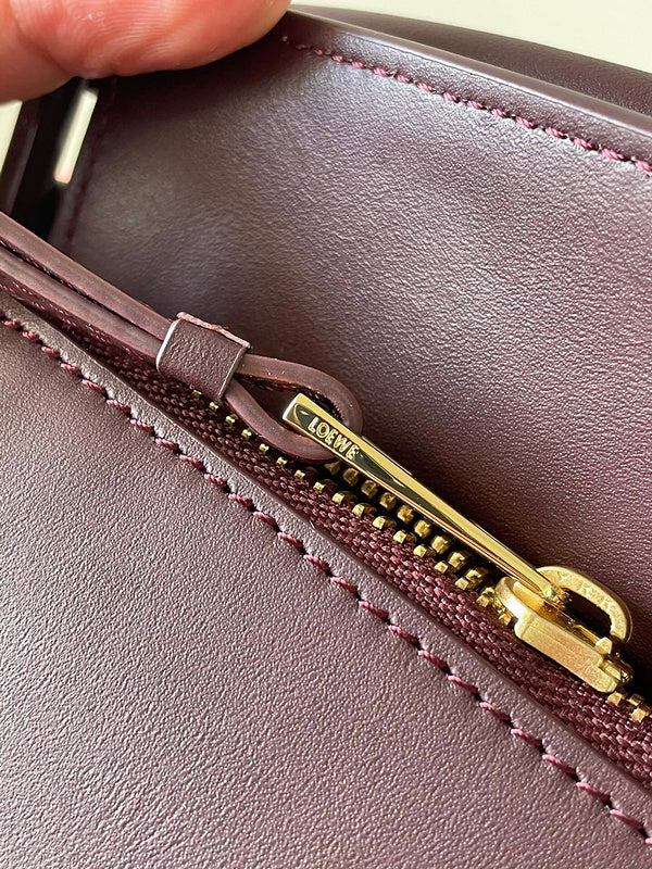 Ziva's Charm handbag – detail view (25cm*10.5cm*16cm)