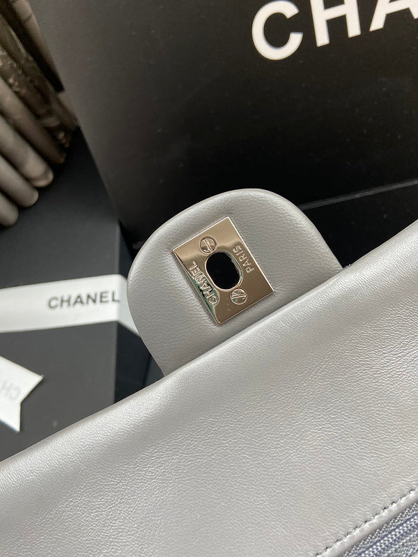 Zivas Charm Effortless Sophistication Designer Handbag (Polished Everyday Piece) – Lifestyle Shot