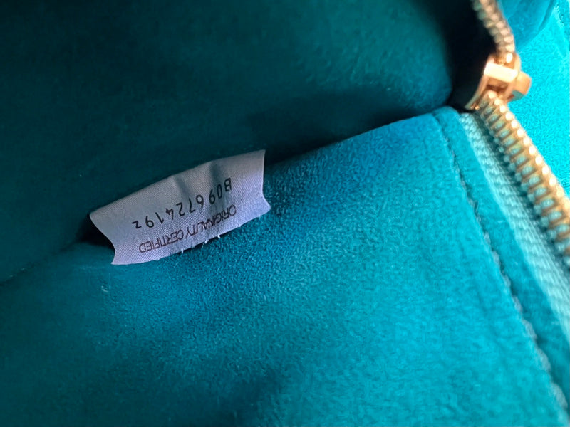 Chic Vegan Leather Handbag - Everyday Elegance | Women's Premium Handbag #1654 - close-up detail shot (image 3) of designer-inspired handbag