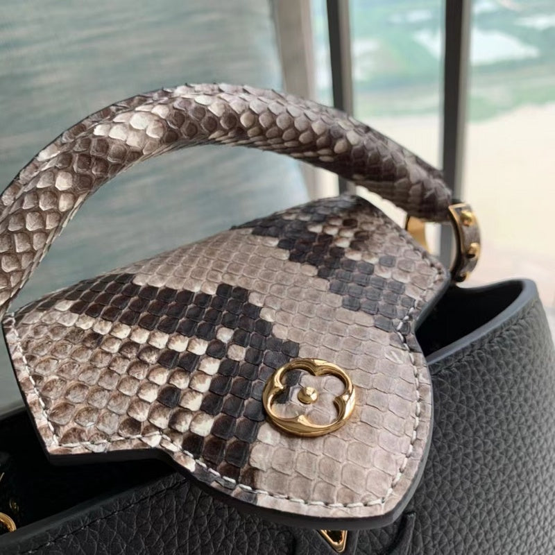 Handle and strap detail of chic signature women's handbag – women's everyday handbag