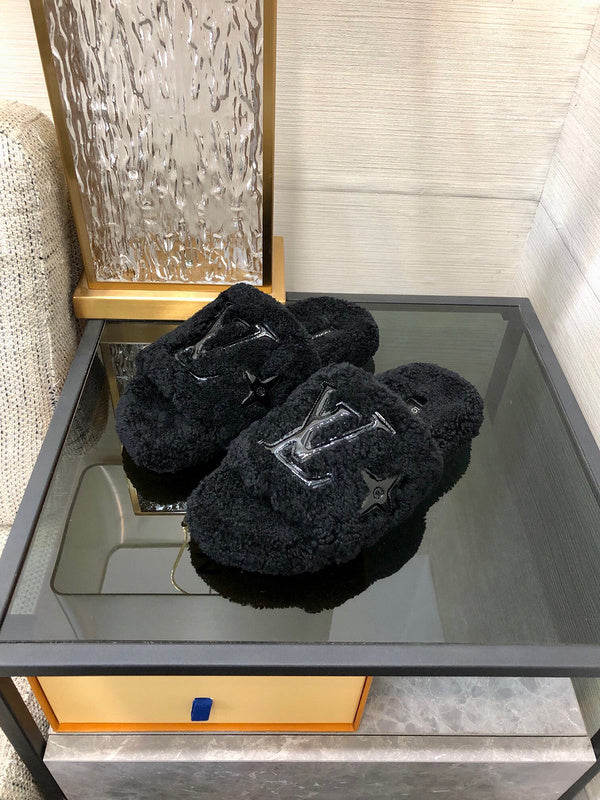Louis Vuitton shoes Style 324 - full pair display