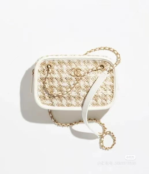  women's handbag, mid design, view 1
