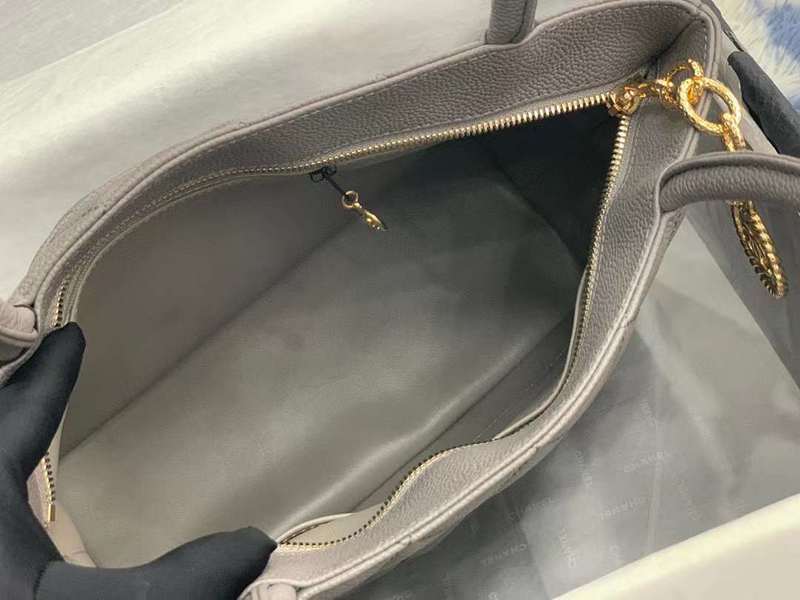 Zivas Charm Everyday Sophistication Luxury Handbag (Polished Everyday Piece) – Detail View