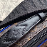  everyday bag close-up of hardware and finish 11