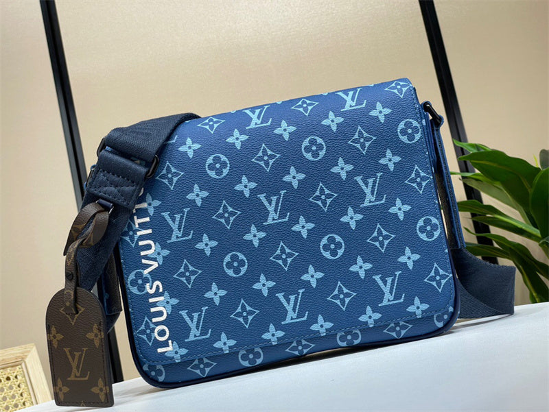  Refined shopper bag front view