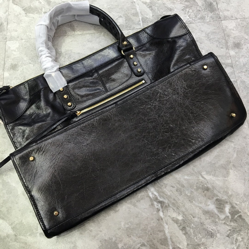 Classic Faux Leather Handbag - Everyday Elegance | Women's Everyday Carry Handbag #977 - hardware and detail close-up (image 5) of designer-inspired handbag