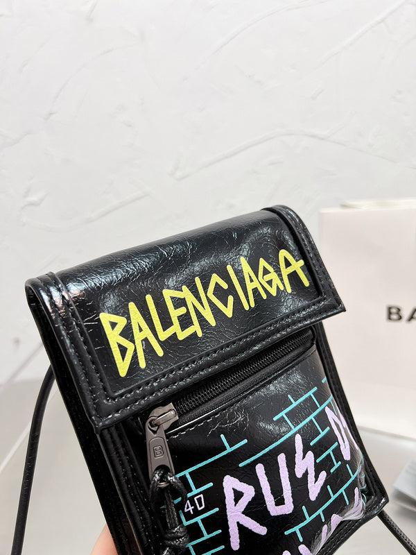 Ziva's Charm handbag – detail view (one versatile size)