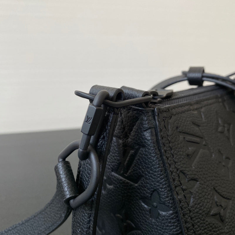 Interior view of statement everyday-luxe women's handbag – women's premium purse