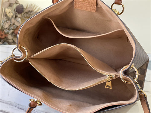  Versatile shoulder bag carried on shoulder 10