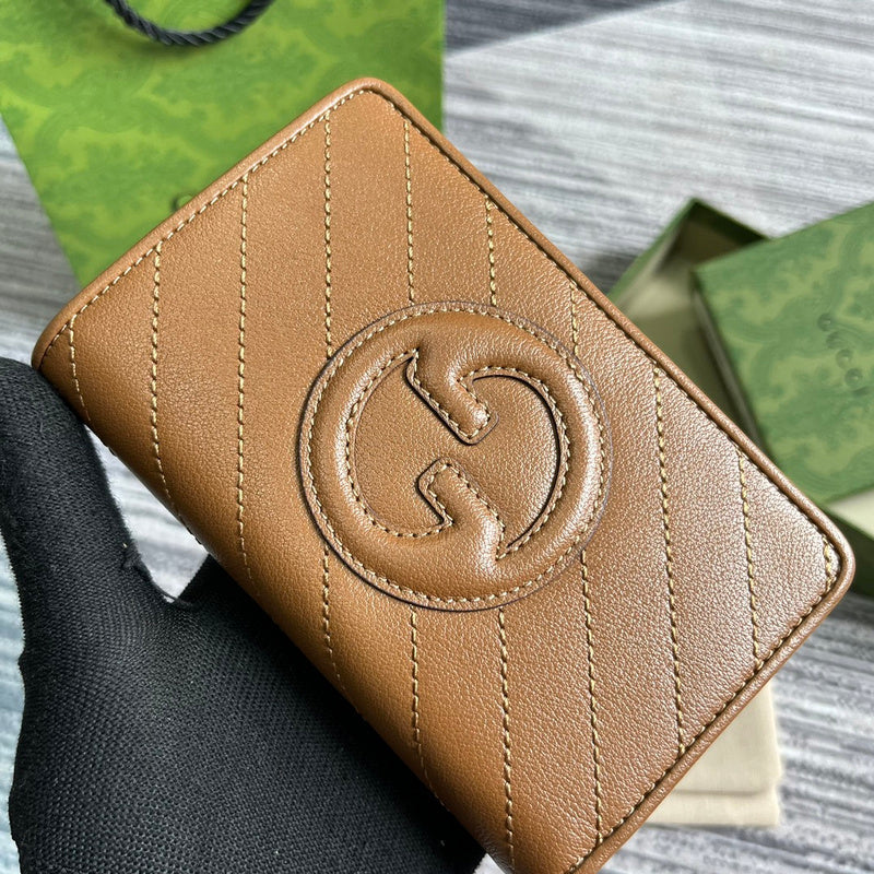 Styled lifestyle shot of everyday-luxe statement women's handbag – women's statement bag