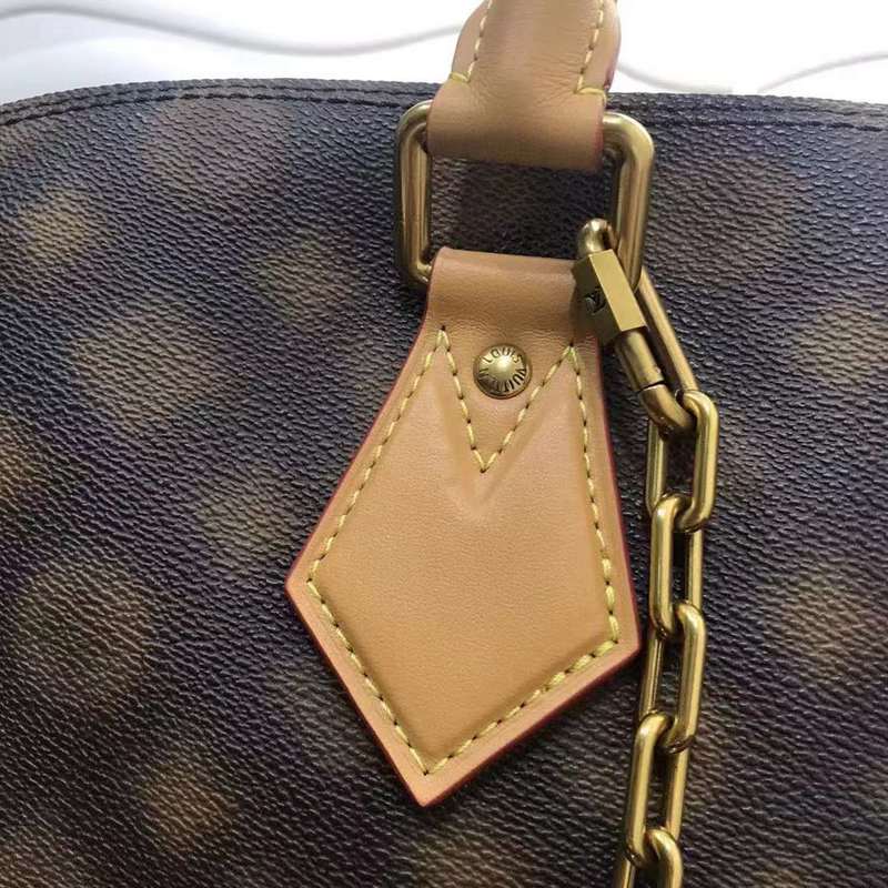 Handle and strap detail of premium everyday-luxe women's handbag – women's everyday handbag