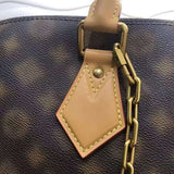 Handle and strap detail of premium everyday-luxe women's handbag – women's everyday handbag