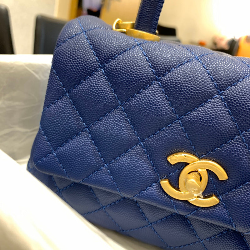  women's handbag, mid design, view 2