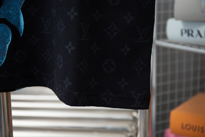 Back view of Louis Vuitton cotton t-shirt with logo-detail design