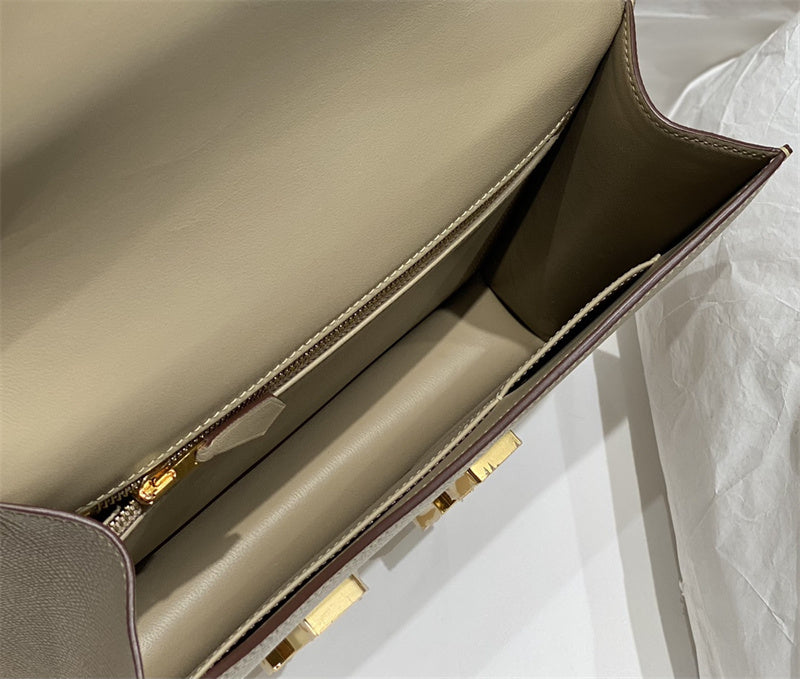 Streamlined handbag styled for everyday wear
