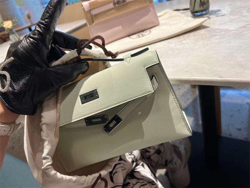  essential carryall bag styled with outfit