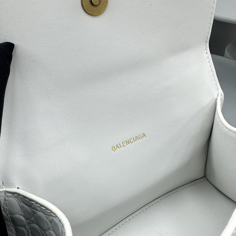 Zivas Charm Sleek Silhouette Fashion Handbag (Polished Everyday Piece) – Detail View