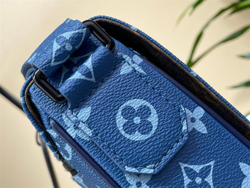  Refined shopper bag carried on shoulder