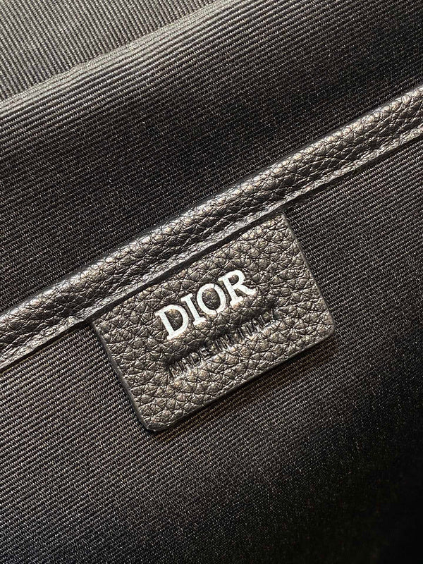 Side profile of elevated classic women's handbag – women's premium purse