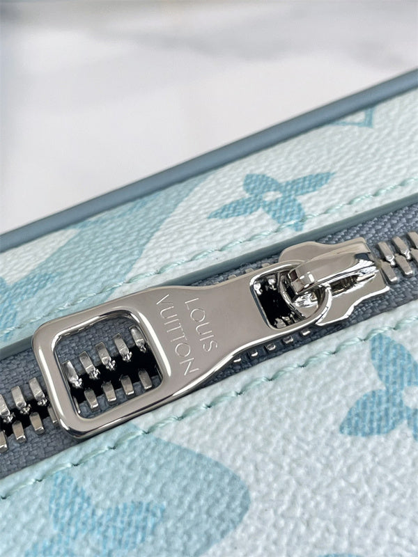  classic everyday bag detail view showing craftsmanship 8
