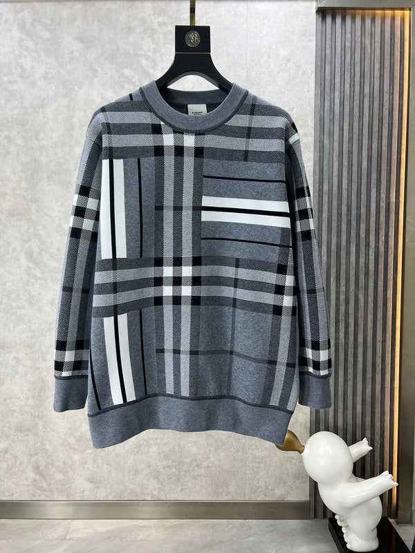 Front view of Burberry luxury piece style No.334