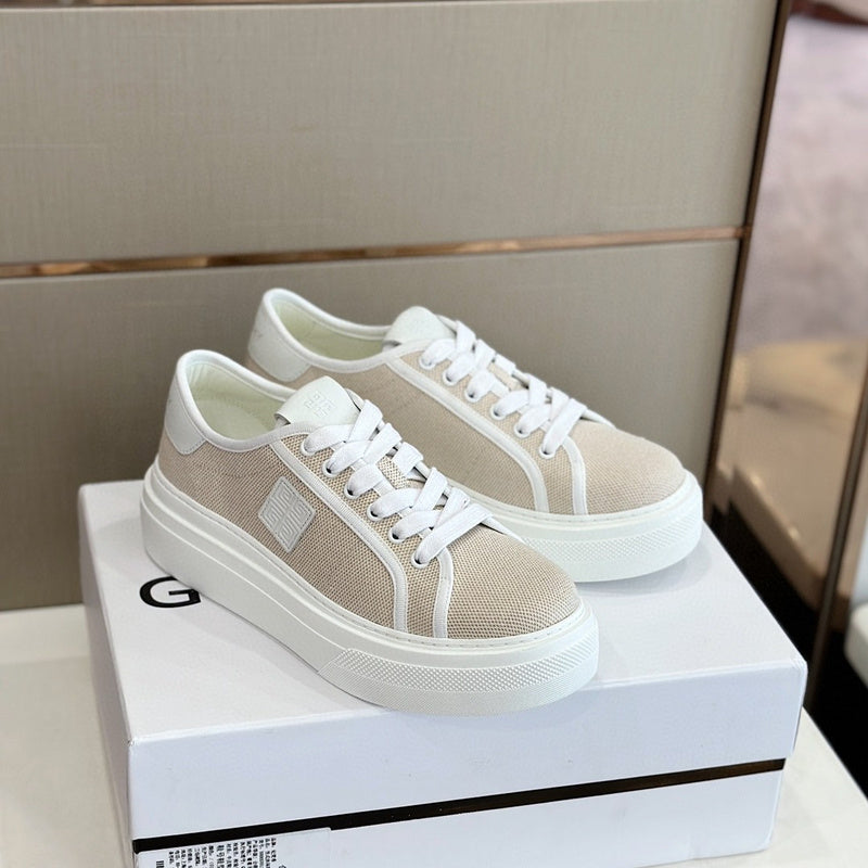 Givenchy shoes Style 129 - packaging and accessories