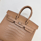  chic shopper bag detail view showing craftsmanship 14