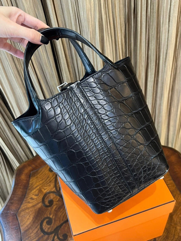  chic carryall bag styled with outfit 12