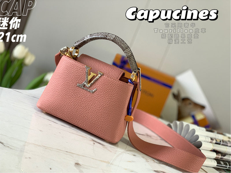 Side profile of chic modern women's handbag – women's luxury accessory