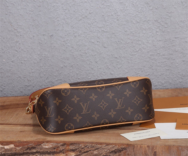 understated shoulder bag detail view showing craftsmanship 8