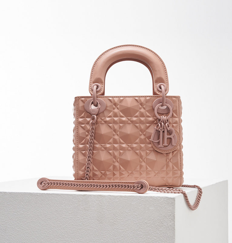 Front view of classic everyday-luxe women's handbag – women's premium purse