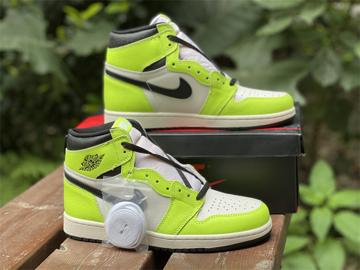 Nike Men's & Women's Designer Low-Top Shoes — Style 221 side view