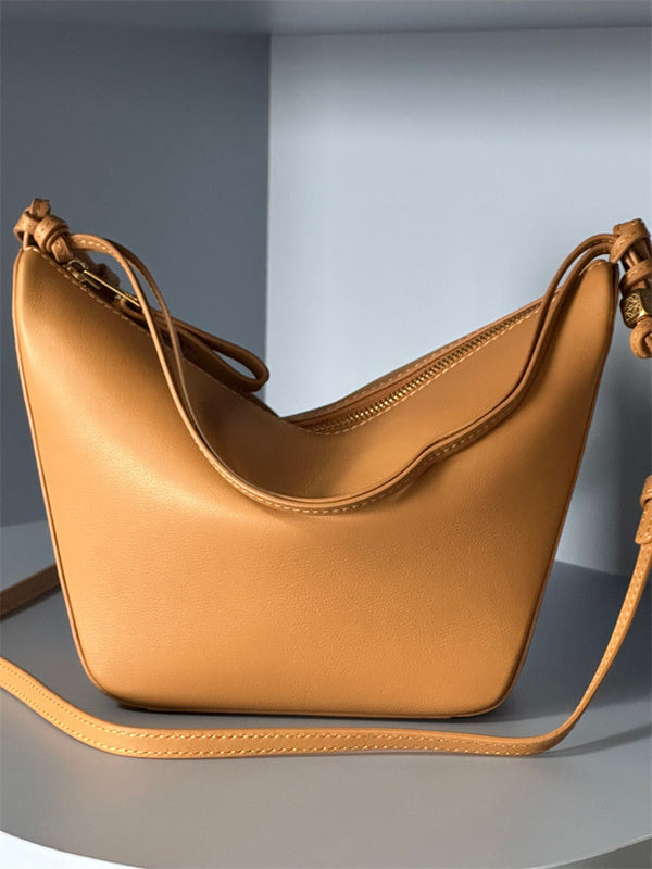 Ziva's Charm handbag – front view (28cm*17cm*9.5cm)