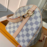 Handle and strap detail of sleek classic women's handbag – women's statement bag