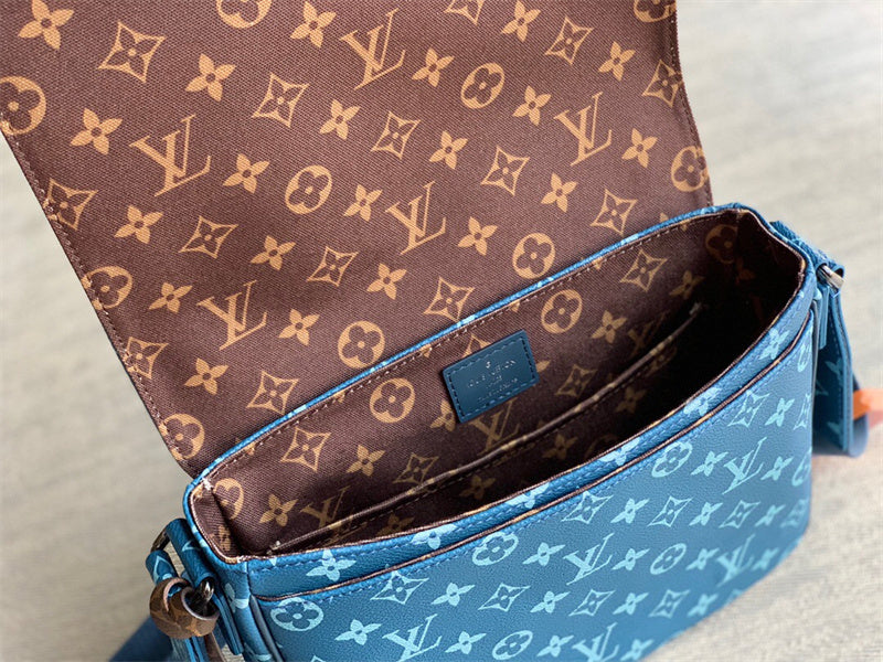  everyday bag interior and compartment view 9