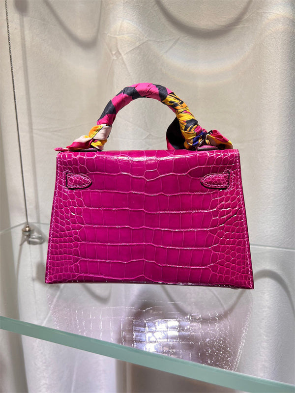  modern tote bag styled with outfit 18
