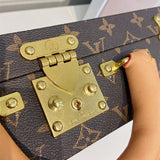  signature carryall bag detail view showing craftsmanship
