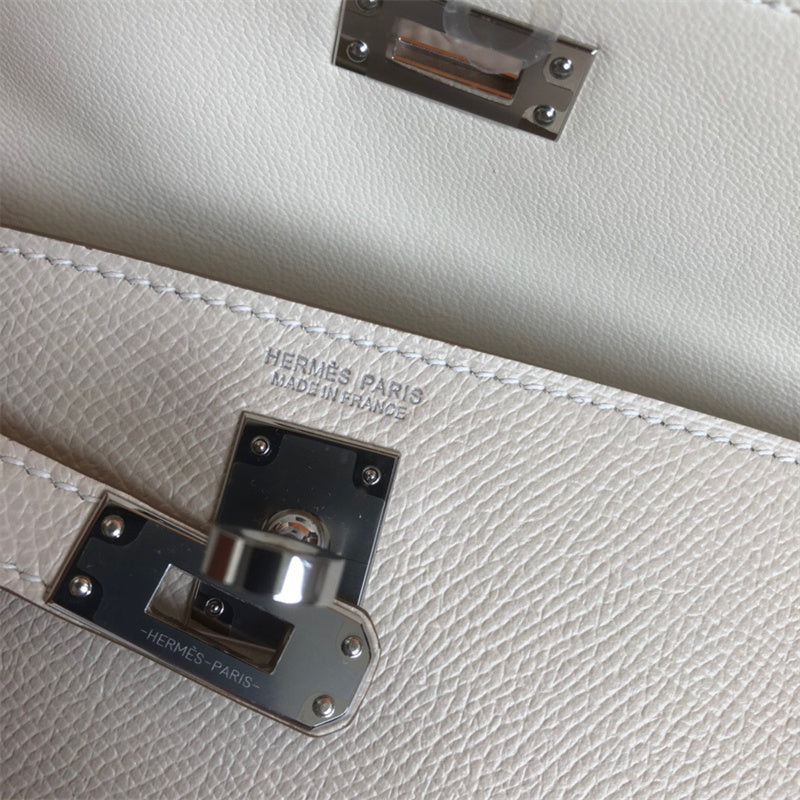  handbag interior and compartment view 9