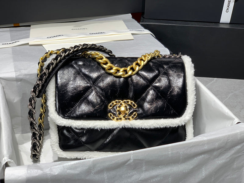  women's handbag, mid design, view 2