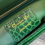 Handle and strap detail of statement sleek women's handbag – women's luxury handbag