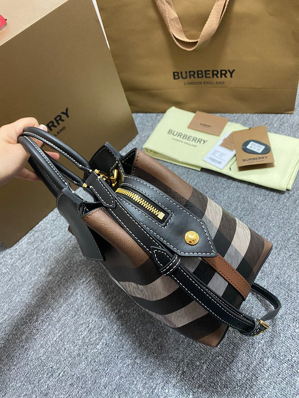 Elegant Premium PU Leather Handbag - Modern Structured Build | Women's Designer-Inspired Purse #1123 - hardware and detail close-up (image 5) of designer-inspired handbag