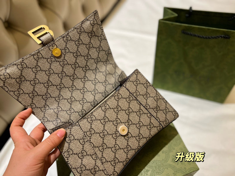 Ziva's Charm handbag – product shot (one versatile size)