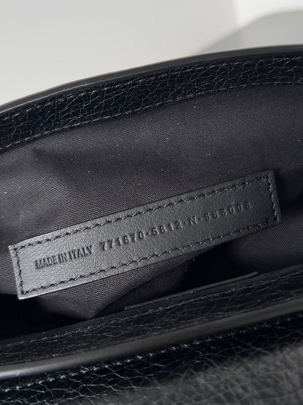 Zivas Charm Contemporary Flair Statement Handbag (Polished Everyday Piece) – Close-Up Detail