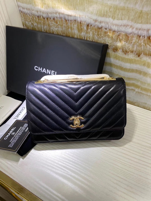 Zivas Charm Effortless Elegance Fashion Handbag (Everyday Luxury Essential) – Close-Up Detail